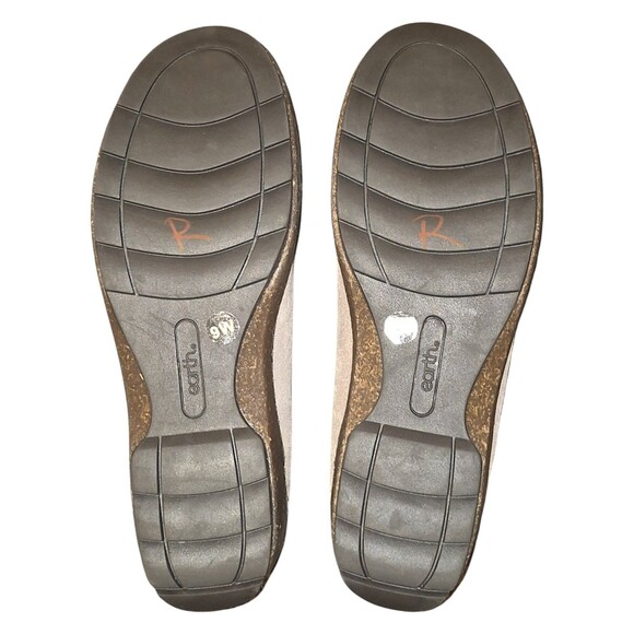 Earth~Women’s Beige Round Toe Rubbed Suede Casual Slip On Flat Mules~Size 9W - Picture 6 of 6